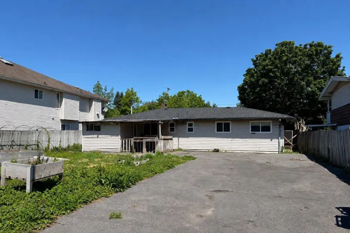 14086 72 AVENUE, Surrey, British Columbia V3W2P8