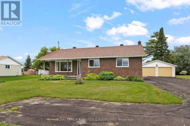 13 LACROIX BAY ROAD, Whitewater Region, Ontario K0J2L0