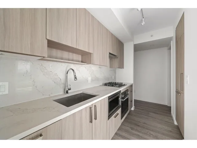4306 13350 CENTRAL AVENUE, Surrey, British Columbia V3T0S1
