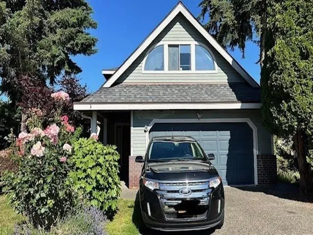 Upper 16375 MIDDLEGLEN PLACE, Surrey, British Columbia V4N1X7