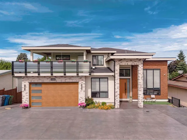 2263 BEVAN CRESCENT, Abbotsford, British Columbia V2T3Z4