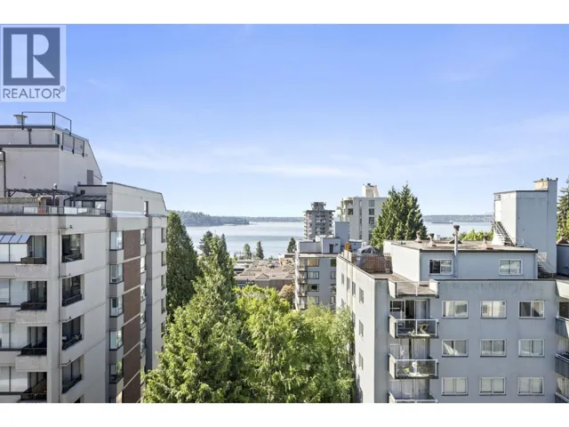 504 1750 ESQUIMALT AVENUE, West Vancouver, British Columbia V7V1R8