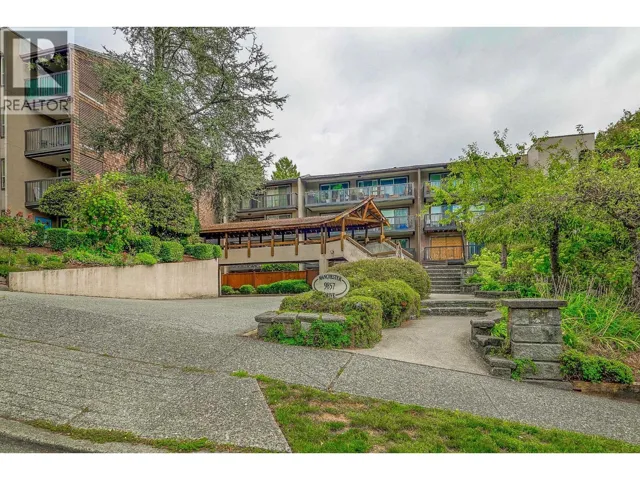 211 9857 MANCHESTER DRIVE, Burnaby, British Columbia V3N4P5