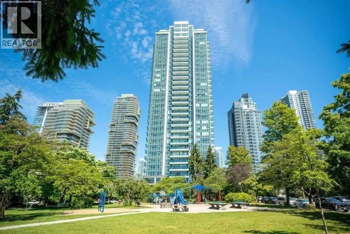 701 6463 SILVER AVENUE, Burnaby, British Columbia V5H0K4