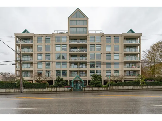 303 15466 NORTH BLUFF ROAD, White Rock, British Columbia V4B3G1