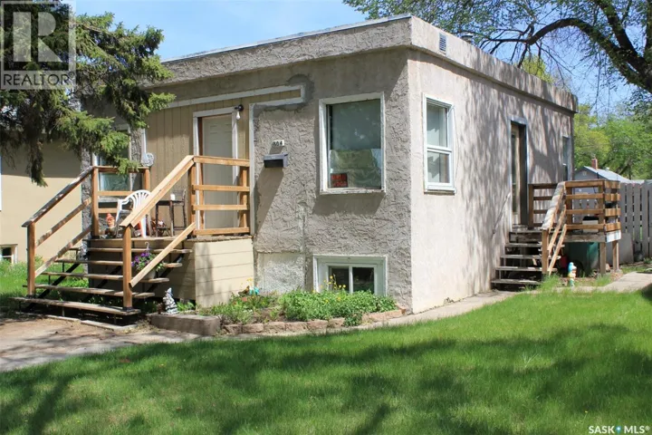 804 F AVENUE N, Saskatoon, Saskatchewan S7L1W5