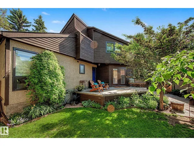 11627 76 AV NW, Edmonton, Alberta T6G0K9