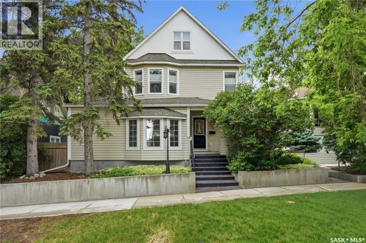 1054 Clifton AVENUE, Moose Jaw, Saskatchewan S6H3L2