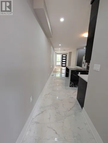 2099 DUFFERIN STREET, Toronto (Oakwood Village), Ontario M6E3R3