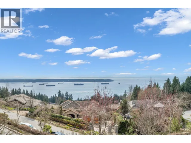 102 2575 GARDEN COURT, West Vancouver, British Columbia V7S0A2