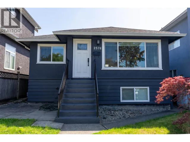 2576 E 27TH AVENUE, Vancouver, British Columbia V5R1N1