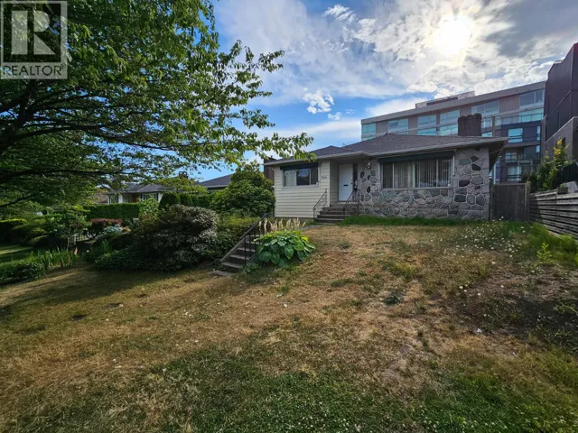 7649 YUKON STREET, Vancouver, British Columbia V5X2Y4