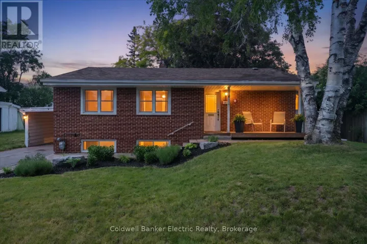 1497 MAYFAIR AVENUE, Peterborough (Monaghan Ward 2), Ontario K9J6T3