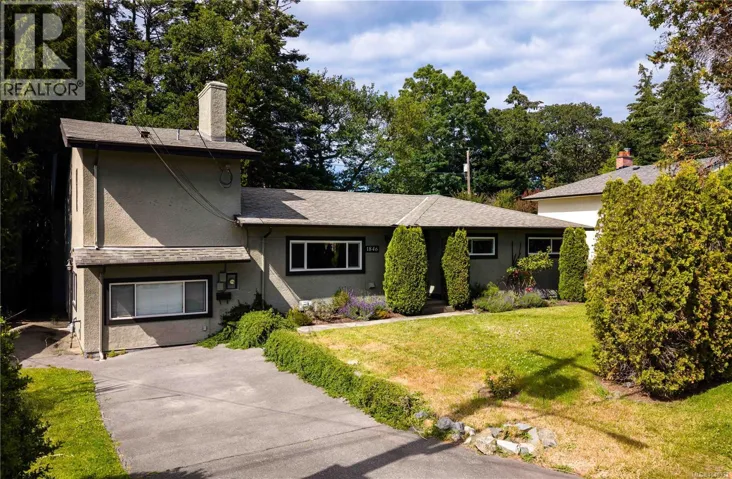 1846 Fairburn Dr, Saanich, British Columbia V8N1P9