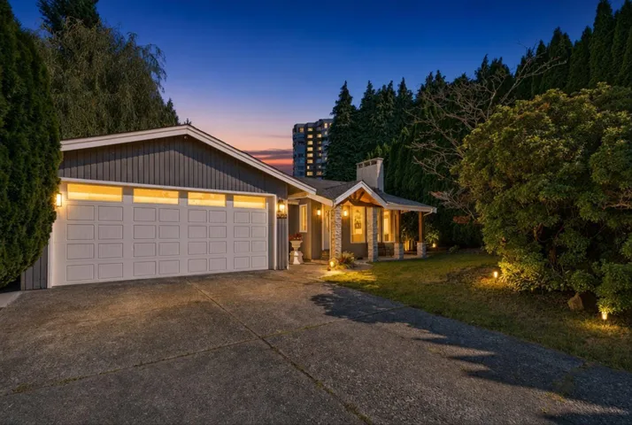 3222 COMOX COURT, Abbotsford, British Columbia V2S7B4
