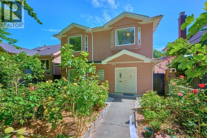 2326 CHARLES STREET, Vancouver, British Columbia V5L2V5