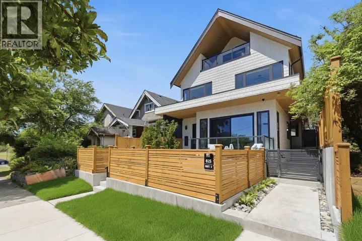 1 625 E 24TH AVENUE, Vancouver, British Columbia V5V2A3