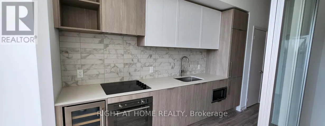209 - 2020 BATHURST STREET, Toronto (Humewood-Cedarvale), Ontario M5P3L1