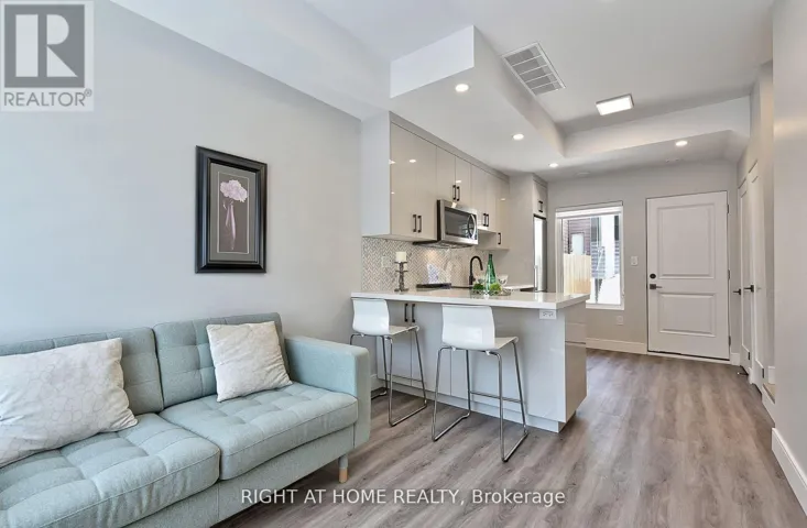 4 - 131 BROCK AVENUE, Toronto (Little Portugal), Ontario M6K2L5