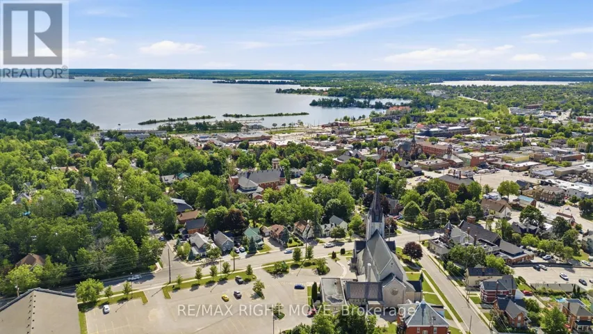 108 WEST STREET N, Orillia, Ontario L3V5C3