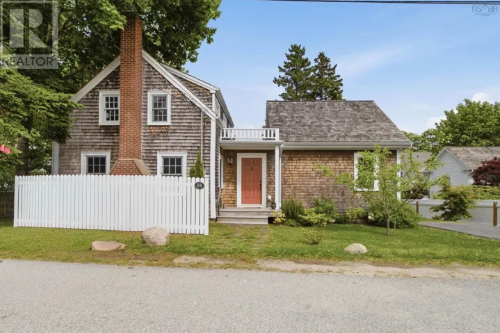 24 Queen Street, Chester, Nova Scotia B0J1J0