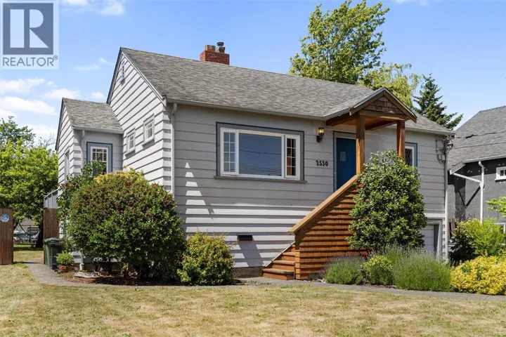 2530 Blackwood St, Victoria, British Columbia V8T3W1