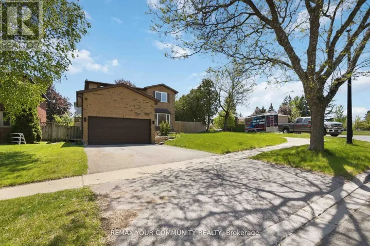 251 OSMOND CRESCENT, Newmarket (Bristol-London), Ontario L3Y7L3