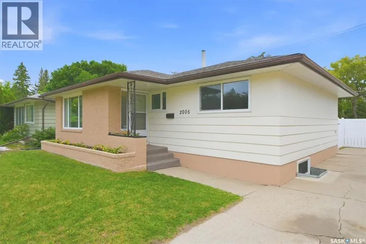 2005 Cumberland AVENUE S, Saskatoon, Saskatchewan S7J1Y9