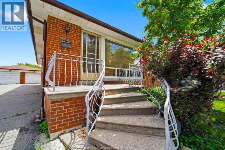 29 FERNANDO, Toronto, Ontario M9M2P7