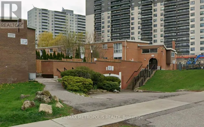 11 - 10 LEITH HILL ROAD, Toronto (Don Valley Village), Ontario M2J1Z2