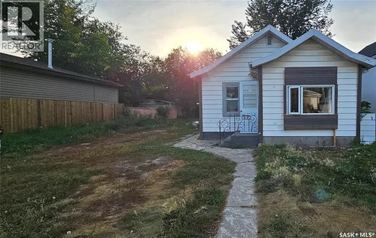 127 M AVENUE S, Saskatoon, Saskatchewan S7M2K1