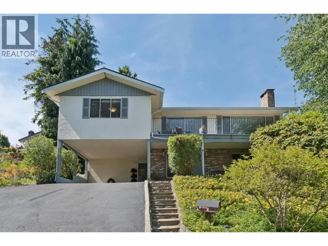 1034 HEYWOOD STREET, North Vancouver, British Columbia V7L1H3