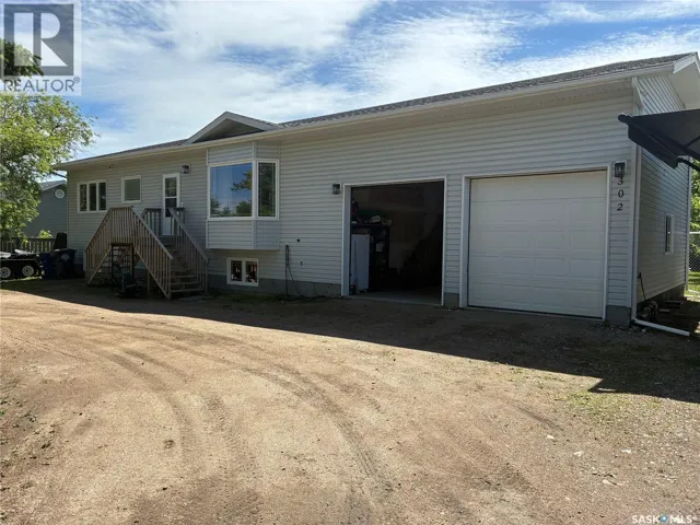 302 Centre AVENUE, Meadow Lake, Saskatchewan S9X1H2