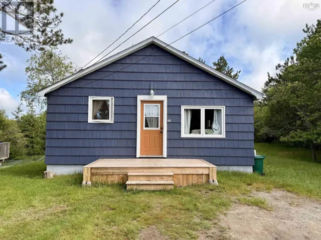 60 Transvaal Street, Shelburne, Nova Scotia B0T1W0