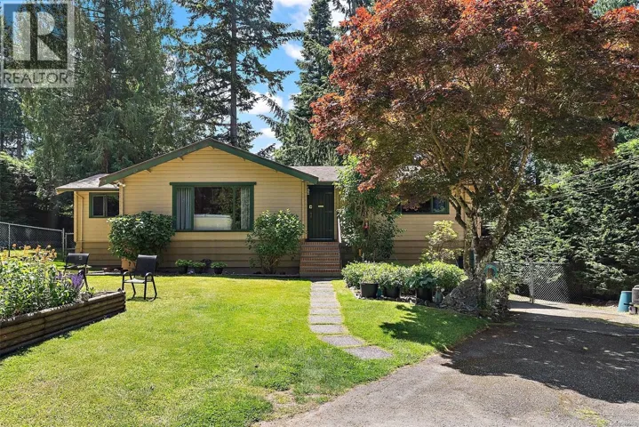 1887 Llewellyn Pl, North Saanich, British Columbia V8L1G4