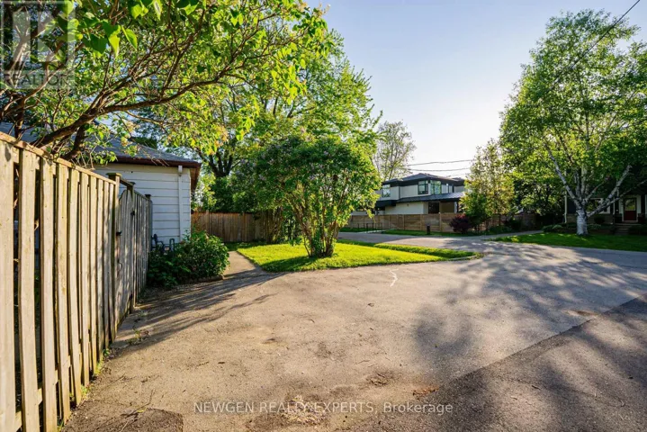 1070 PELHAM AVENUE, Mississauga (Lakeview), Ontario L5E1L2