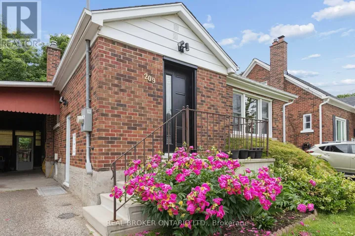 209 BEDFORD ROAD, Kitchener, Ontario N2G3A5