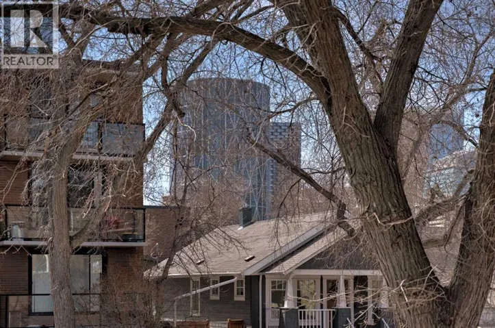 204, 310 4 Avenue NE, Calgary, Alberta T2E0J5