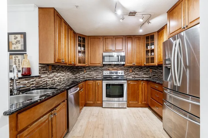 211 20881 56 AVENUE, Langley, British Columbia V3A3Z3