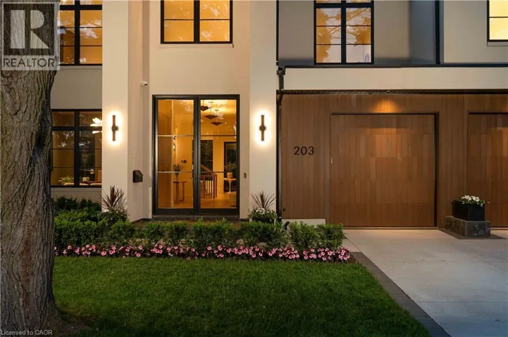 203 WEYBOURNE Road, Oakville, Ontario L6K2T7