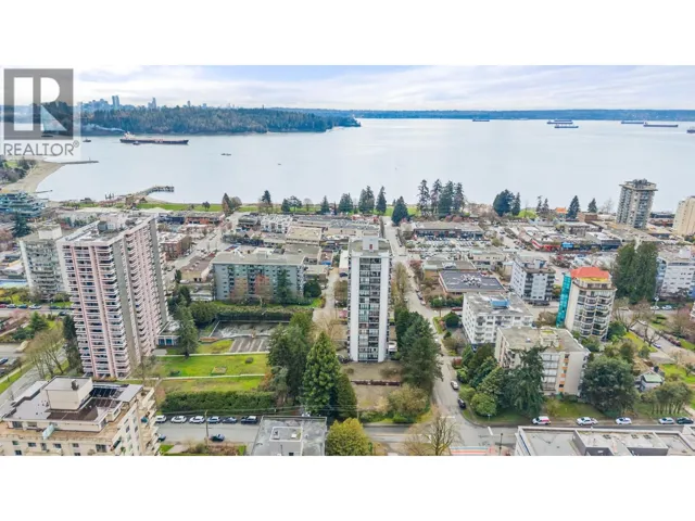 704 650 16TH STREET, West Vancouver, British Columbia V7V3R9