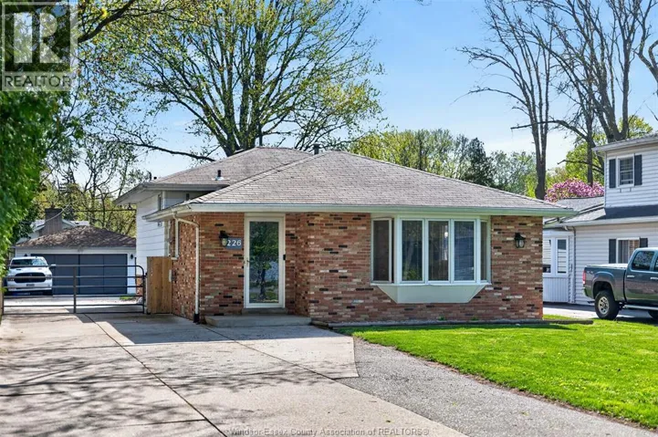 226 EDGEWATER BOULEVARD, Tecumseh, Ontario N8N2H2