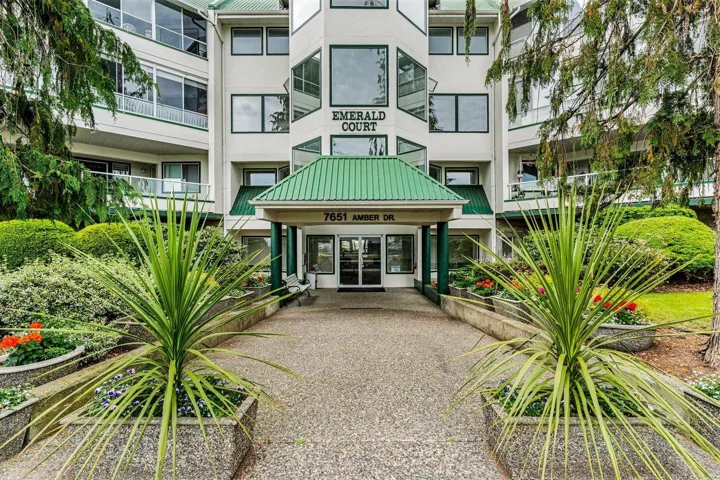 209 7651 AMBER DRIVE, Sardis West Vedder, Chilliwack, British Columbia V2R3J6