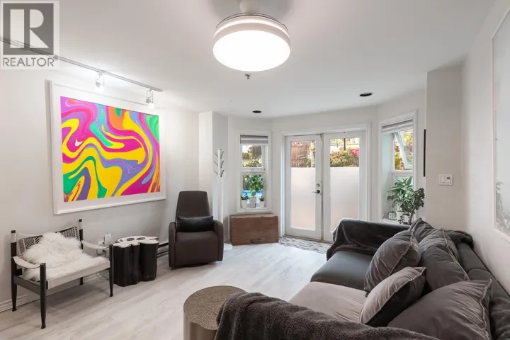 1 451 E PENDER STREET, Vancouver, British Columbia V6A1V2