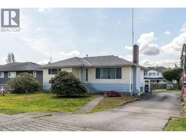 6664 CHARLES STREET, Burnaby, British Columbia V5B2H1