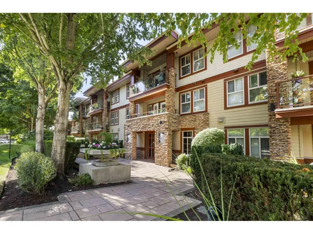 111 3355 ROSEMARY HEIGHTS DRIVE, Surrey, British Columbia V3Z2H5