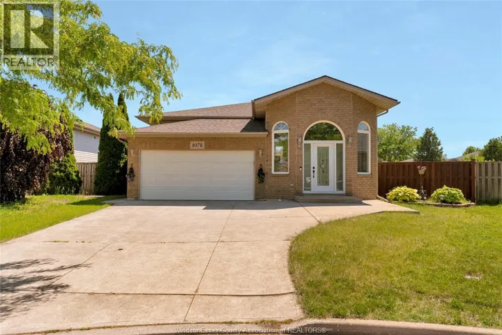 1078 TREVERTON, Windsor, Ontario N8P1S5