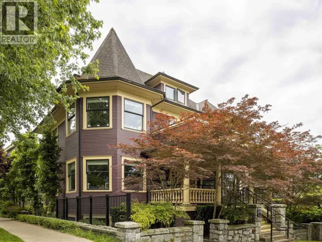 100 1872 PARKER STREET, Vancouver, British Columbia V5L2K9