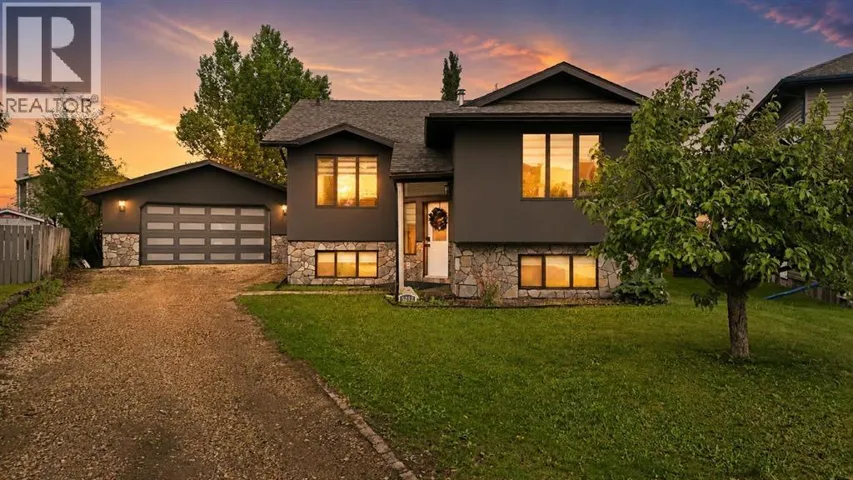5212 55 Avenue, Eckville, Alberta T0M0X0