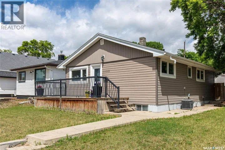 1122 Stadacona STREET W, Moose Jaw, Saskatchewan S6H2B3